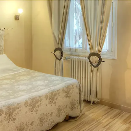 Logis Le Printemps Restaurant - Отель 3*