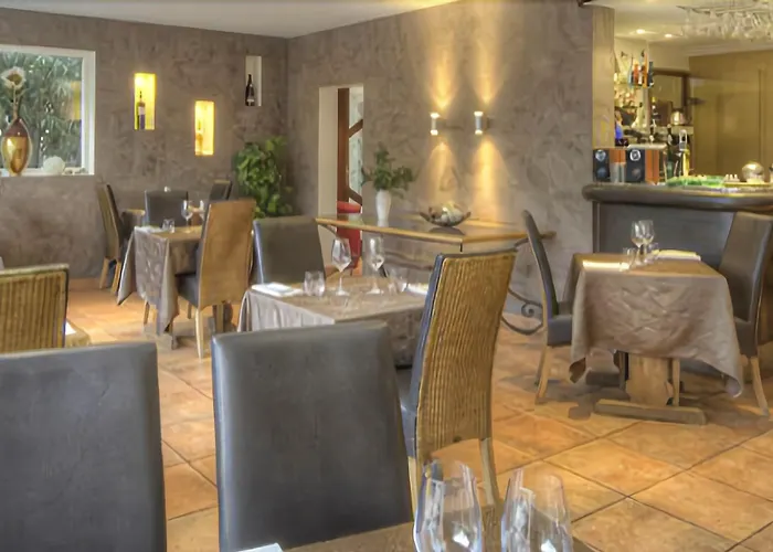 Hotel Logis Le Printemps Restaurant - 3*
