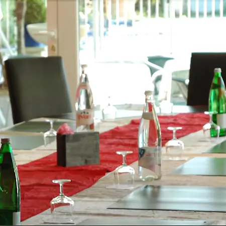 Logis Le Printemps Restaurant - 酒店 3*